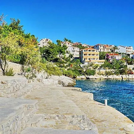 Dineva Apartman Trogir