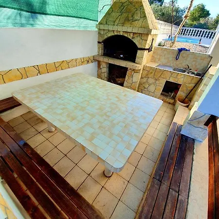 Dineva Apartman *