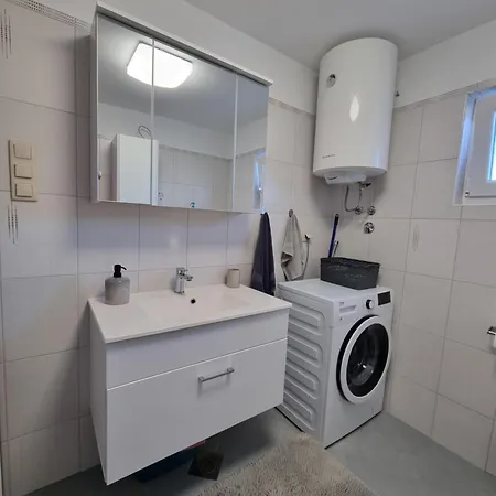 Apartman Dineva *