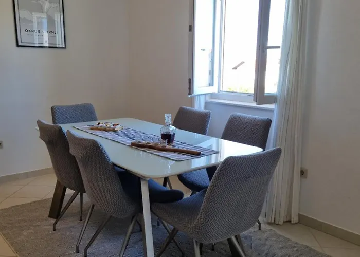 Appartement Dineva *