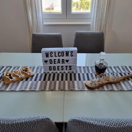 Dineva * 特罗吉尔